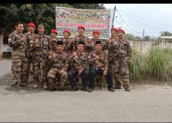 GRIB Jaya PAC Meranti Asahan Bagi-bagi Takjil ke Warga