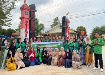 HIMMAH Asahan Bagi-bagi Takjil di Desa Sukadamai