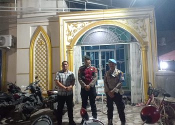 Personel Polres Tanjungbalai Lakukan Pengamanan dan Monitoring di Masjid