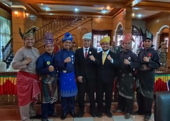 Gelar Rapat Paripurna Anggota DPRD Asahan Kompak Memakai Tajak Melayu