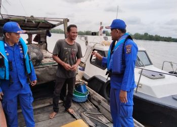 Sat Polairud Polres Tanjungbalai Periksa Kapal Nelayan