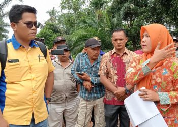 Dipimpin Camat, Ratusan Warga Teluk Dalam Bongkar Portal PT Padasa