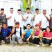 Sekda Labuhanbatu Ir Hasan Heri Rambe (tengah) berfoto bersama sejumlah kepala OPD pada kegiatan pasar murah di Kecamatan Panai Hilir.