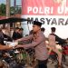Personel Polsek Teluk Nibung Berbagi Takjil ke Warga