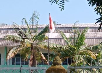 Miris! Bendera Merah Putih Sobek dan Kusam Berkibar di Perguruan Tinggi di Kisaran