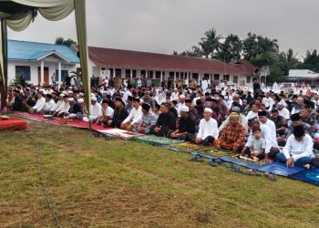 Ribuan Umat Islam Penuhi Lapangan Serbaguna Meranti
