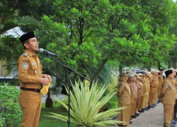 Samsul Tanjung pimpin apel gabungan.