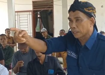 Ketua Pembina KTH Bandar Kumbul Mulkan Hasibuan saat hadir pada saat acara pertemuan bersama pemerintah desa.