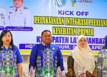 Wakil Bupati Labuhanbatu H Jamri (dua dari kiri).