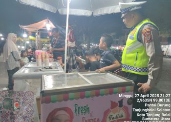 Personel Polres Tanjungbalai Sambangi Pedagang di Pinggir Jalan