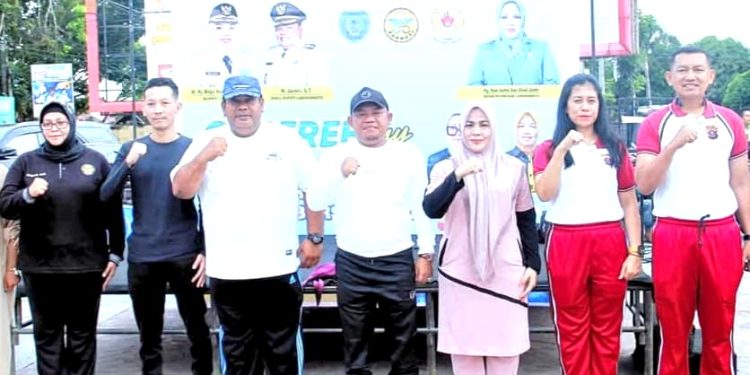 Wakil Bupati Labuhanbatu H Jamri (tengah).