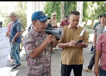 Massa A-LIMA Datang, Anggota DPRD Asahan Kompak Sembunyi