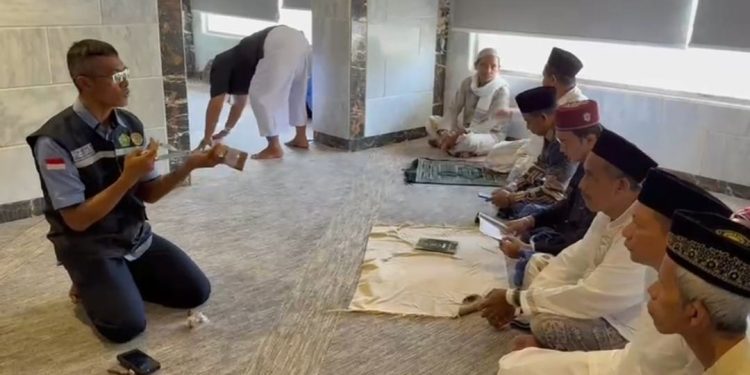 Tim Linjam PPIH Sektor 4 Makkah Gelar Sosialisasi Cara Aman Gantung Nusuk