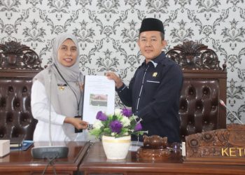 DPRD Sampaikan Surat Keputusan Atas Rekomendasi LKPJ Wali Kota Tanjungbalai TA 2024