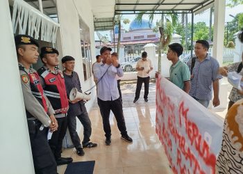 Diduga Korupsi Anggaran 12 M, Komasi Demo di Kantor PMD dan Kejari Kisaran