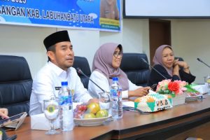 Wakil Bupati Labura, H. Samsul Tanjung memberikan sosialisasi pengelolaan sampah