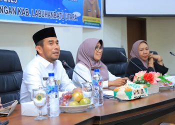 Wakil Bupati Labura, H. Samsul Tanjung memberikan sosialisasi pengelolaan sampah 