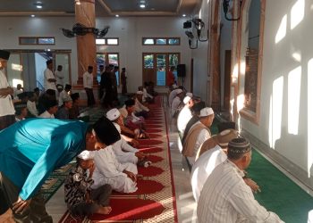 Warga Meranti  Sholat Idul Adha 1446 H di Masjid Besar Nurul Huda