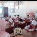 Proses belajar mengajar di sekolah.