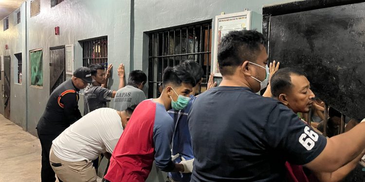Petugas LP Labuhan Ruku Gekar Razia Rutin di Kamar 16 Blok Akasia 