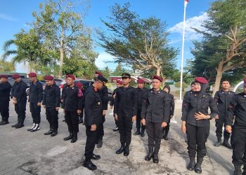 Kalapas Lakukan Pemeriksaan Kerapian Petugas 