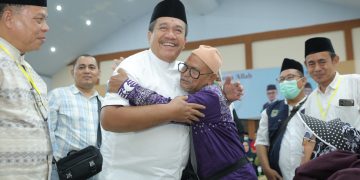Jemaah Haji yang Sakit di Embarkasi Medan Dijemput Bupati Asahan