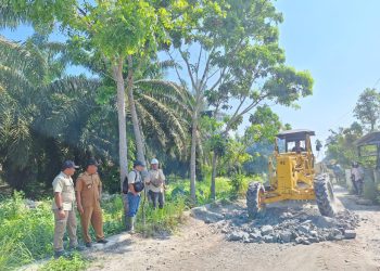 Pemerintah Desa Sei Beluru dan PT BSP Perbaiki Jalan Rusak