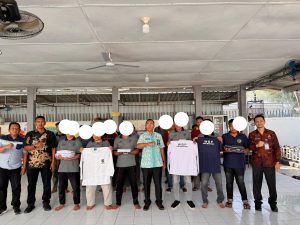 LP Labuhan Ruku Serah Terima Simbolis Baju Warga Binaan 