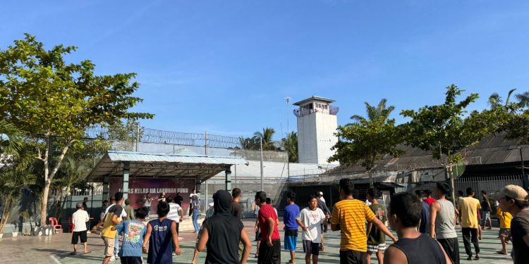 Warga Binaan dan Pegawai Lapas Labuhan Ruku Gelar Senam Bersama