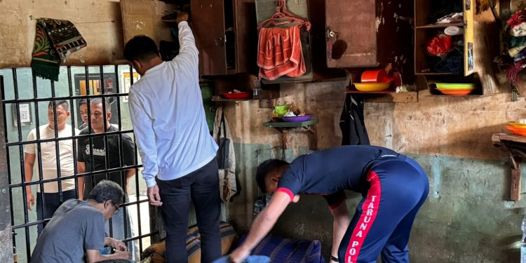 Petugas Lapas Labuhan Ruku Gelar Razia di Kamar 12 Blok Safir