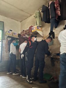 Razia di sel tahanan yang dilakukan pihak lapas Labuhan Ruku.