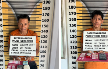 Kedua tersangka saat di kantor polisi.