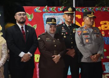 Obor HUT RI Ke 80 Terangi Jalanan di Kota Tanjungbalai