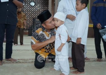 BKM Agung H. Achmad Bakrie Kisaran Salurkan Bantuan Kepada Kaum Dhuafa dan Anak Yatim