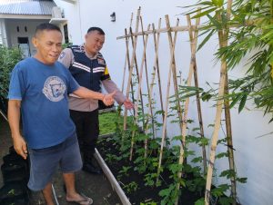 Personel Polsek Padang Hilir Ajak Warga Ikuti Program Pekarangan Bergizi