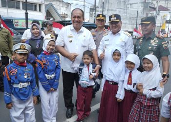 Bagikan Merah Putih di Jalanan, Bupati Asahan: Jangan Simbol Negara Kalah dari Bendera Fiksi