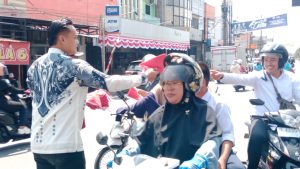 Camat Kisaran Barat Ajak Warga Pasang Bendera Merah Putih