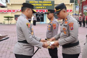 Kapolres Tanjungbalai Berikan Penghargaan Kepada 15 Personil