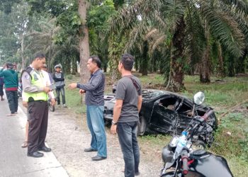 Sopir Diduga Ngantuk, Truk Seruduk Toyota Avanza