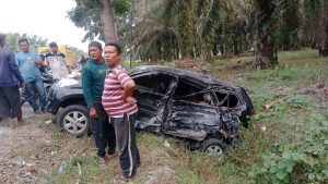 Sopir Diduga Ngantuk, Truk Seruduk Toyota Avanza