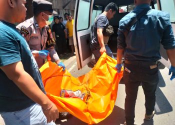 Mayat Seorang Pria Ditemukan Tergeletak di Pinggir Jalan