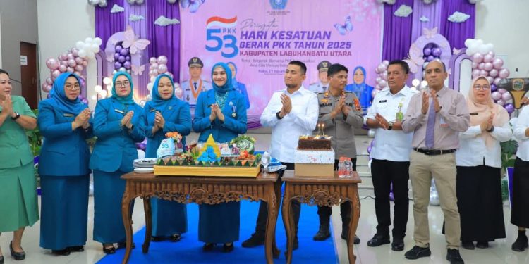 Hendri Yanto Sitorus menghadiri Peringatan Hari Kesatuan Gerak (HKG) PKK ke-53 tahun 2025 tingkat Kabupaten Labuhanbatu Utara. 