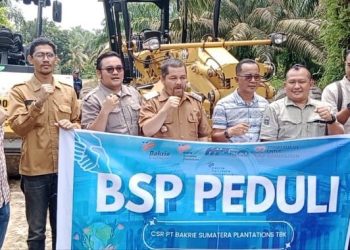 Turunkan Dua Alat Berat, PT BSP Tbk Perbaiki Jalan Sepanjang 1 KM di Desa Terusan Tengah