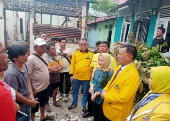 DPD Golkar Sibolga Bantu Korban Kebakaran di Aek Parombunan