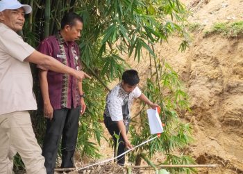 Warga Protes Penggalian Parit PTPN IV 