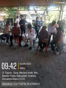 Wakil Bupati Asahan Rianto saat melayat ke rumah duka korban tertimpa longsor galian C 