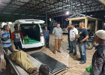 Seorang Pria Ditemukan Tergeletak di Pinggir Jalan