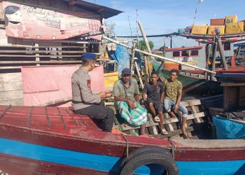 Personel Satpolair Polres Tanjungbalai Sambangi Nelayan