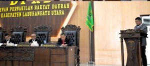 Bupati Labura, Hendri Yanto Sitorus, menyampaikan terima kasih kepada pimpinan dan anggota fraksi.