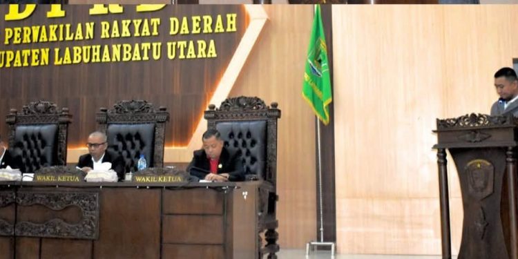 Bupati Labura, Hendri Yanto Sitorus, menyampaikan terima kasih kepada pimpinan dan anggota fraksi.